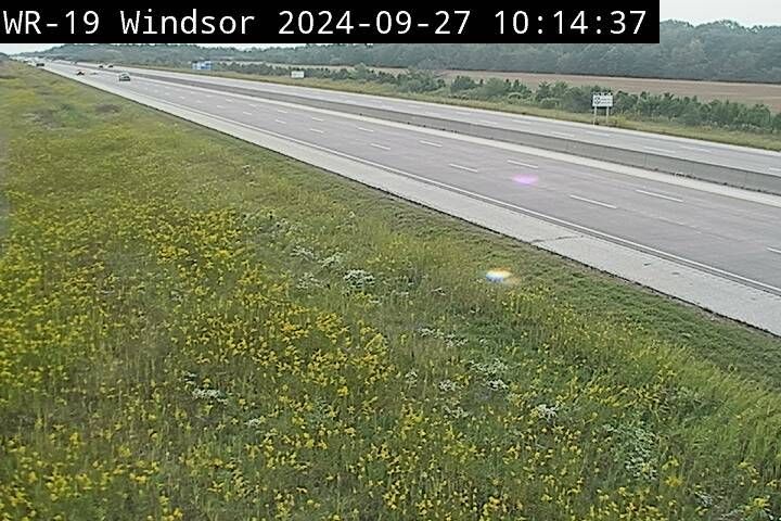 Traffic Cam Windsor: Highway 401 near Concession Rd