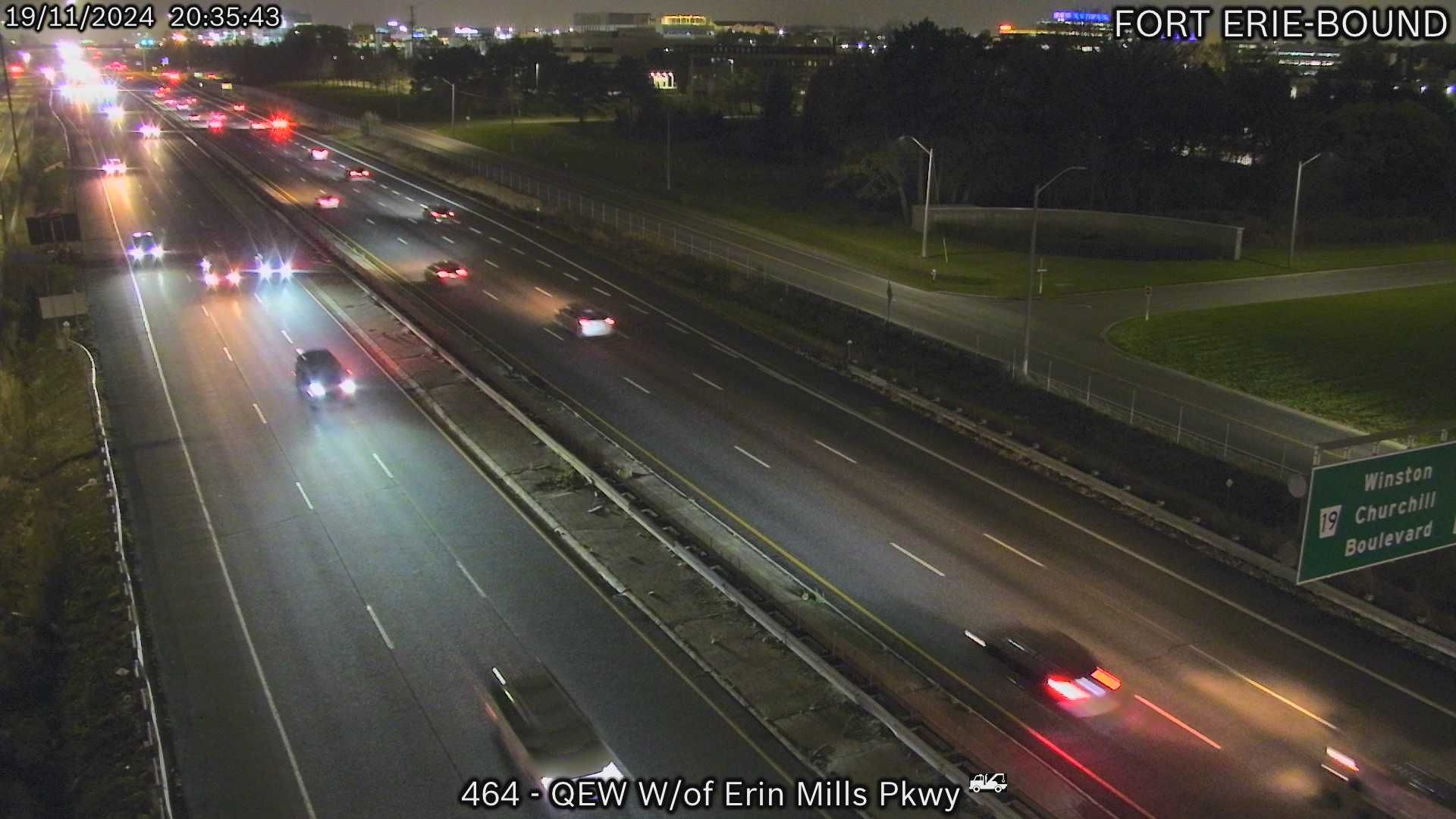 Traffic Cam Sheridan Park: QEW between Winston Churchill Boulevard and Erin Mills Parkway