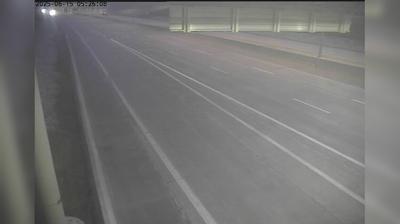 Windsor: 401 in Oakwood Tunnel near Cabana Rd