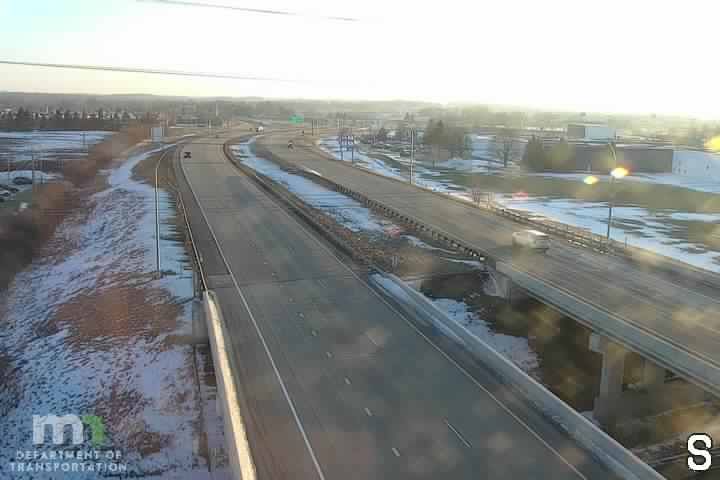 Traffic Cam Owatonna: I-35 NB S of Hoffman Dr (MP 42.4)