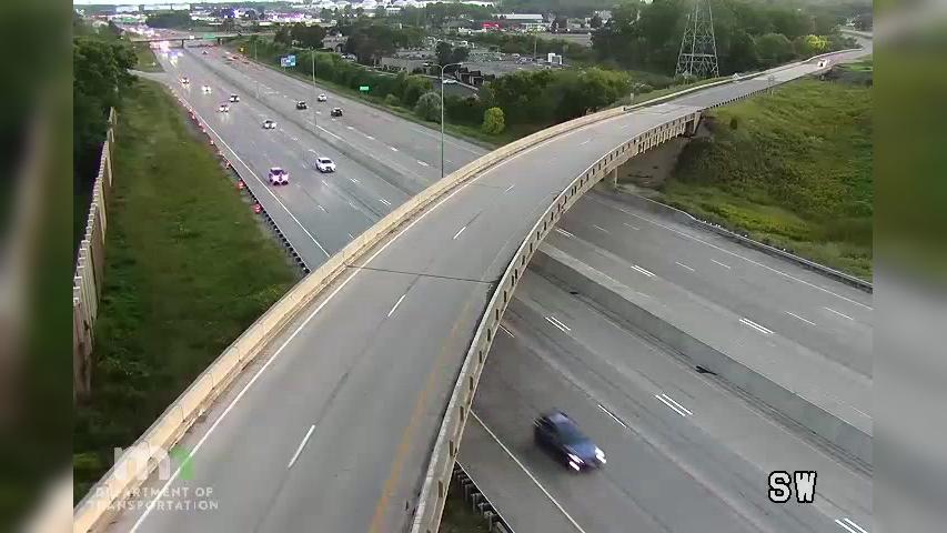 Traffic Cam New Brighton: I-35W NB @ Co Rd