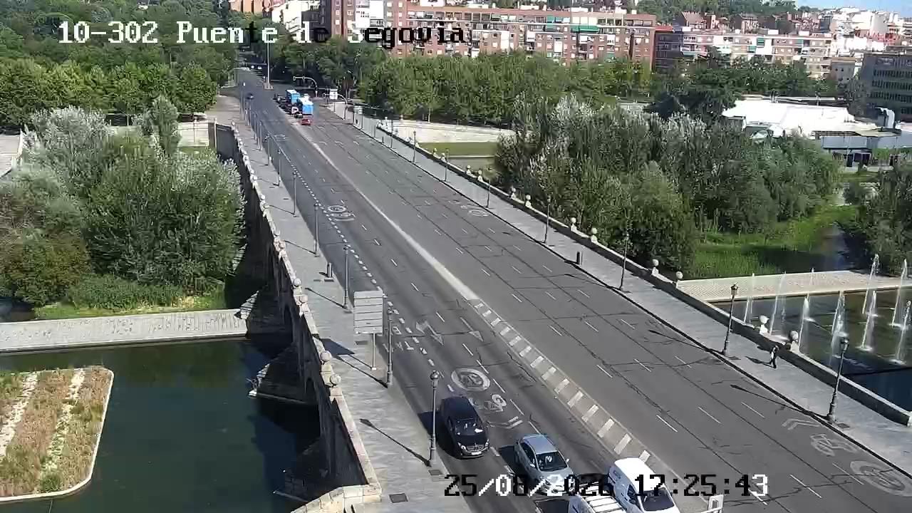 Traffic Cam Palacio: PUENTE DE SEGOVIA
