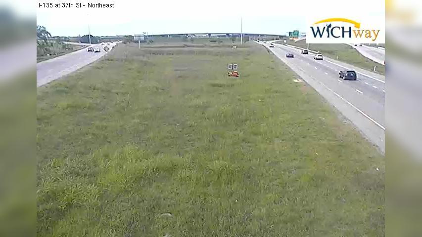 Traffic Cam Wichita: 789-0024 I-135 at 37th Temp
