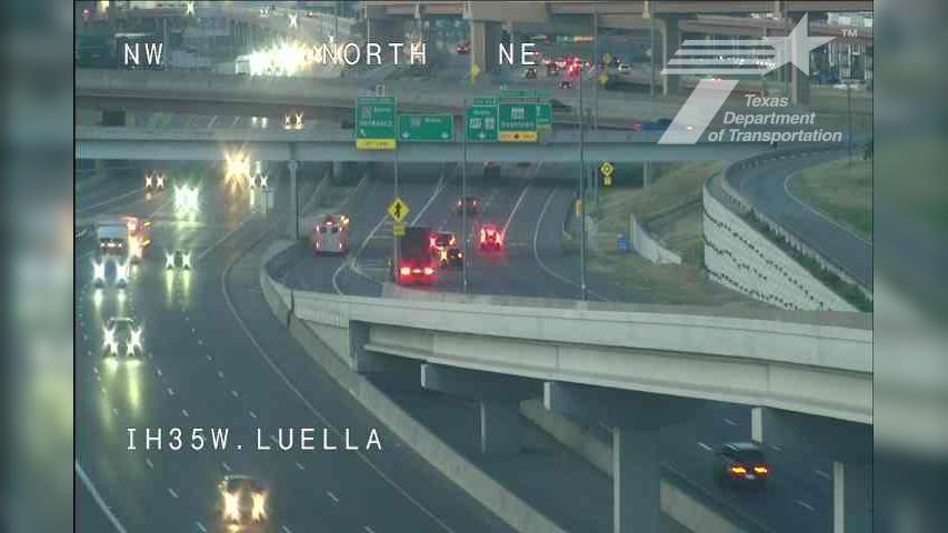 Traffic Cam Fort Worth › North: I-35W @ Luella