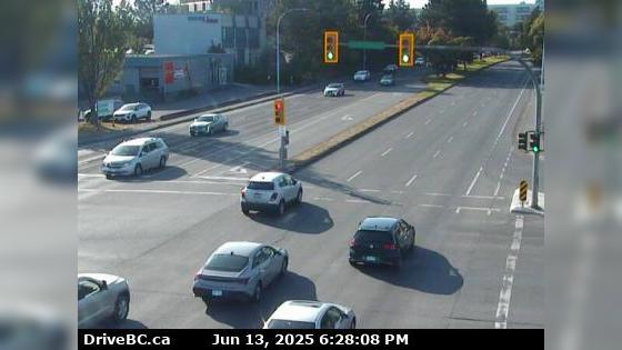 Traffic Cam Saanich › North: Hwy 17 at Cloverdale Ave in Victoria, looking north