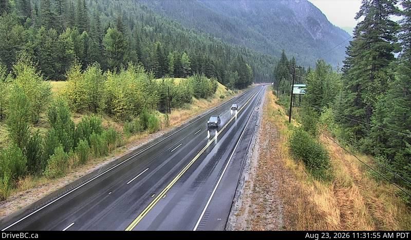 Traffic Cam Big Eddy Settlement › East: Hwy 1, about 7 km west of Revelstoke, looking east