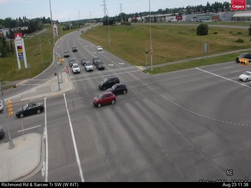 Traffic Cam Signal Hill: Richmond Road - Sarcee Trail SW