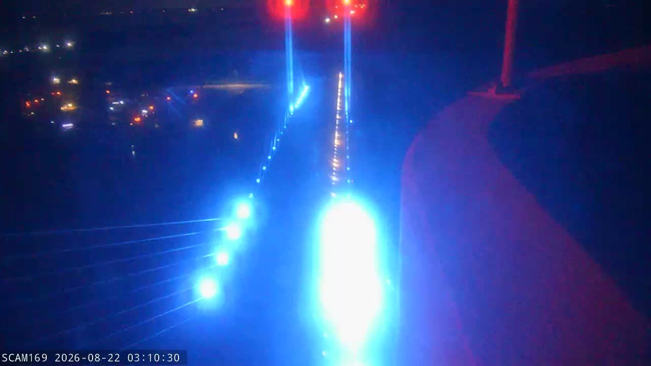 Traffic Cam Bayside Hamlet: DE 1 @ IRIB SOUTH PYLON TOP