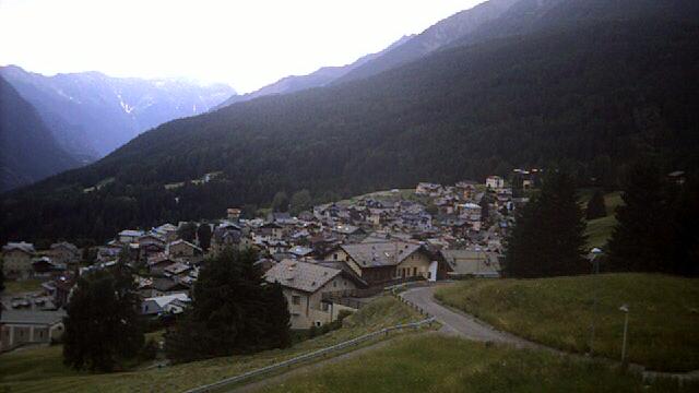 See Oga Live Webcam & Weather Report in Oga, Lombardy, IT | SeeCam