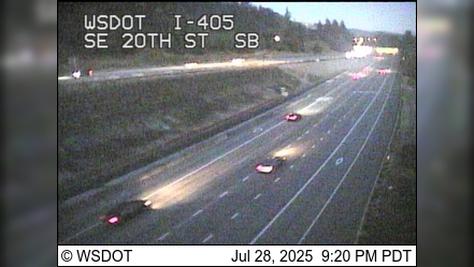 Traffic Cam Bellevue › South: I-405 at MP 11.9: SE 20th St, SB