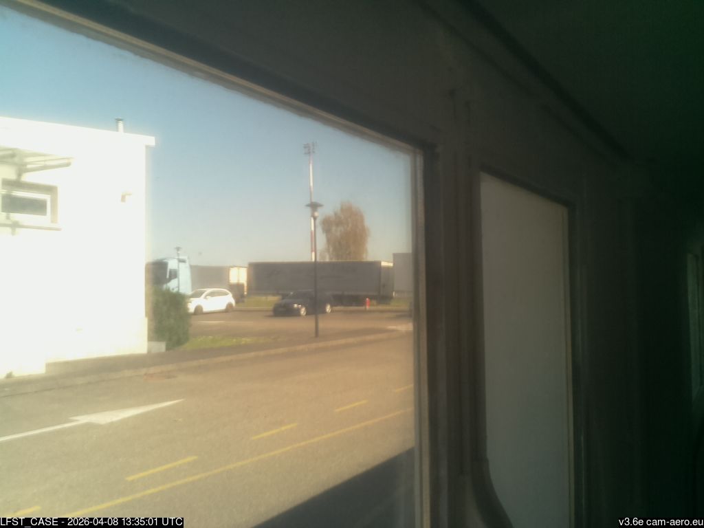 Traffic Cam Entzheim › South-East: Entzheim Airport