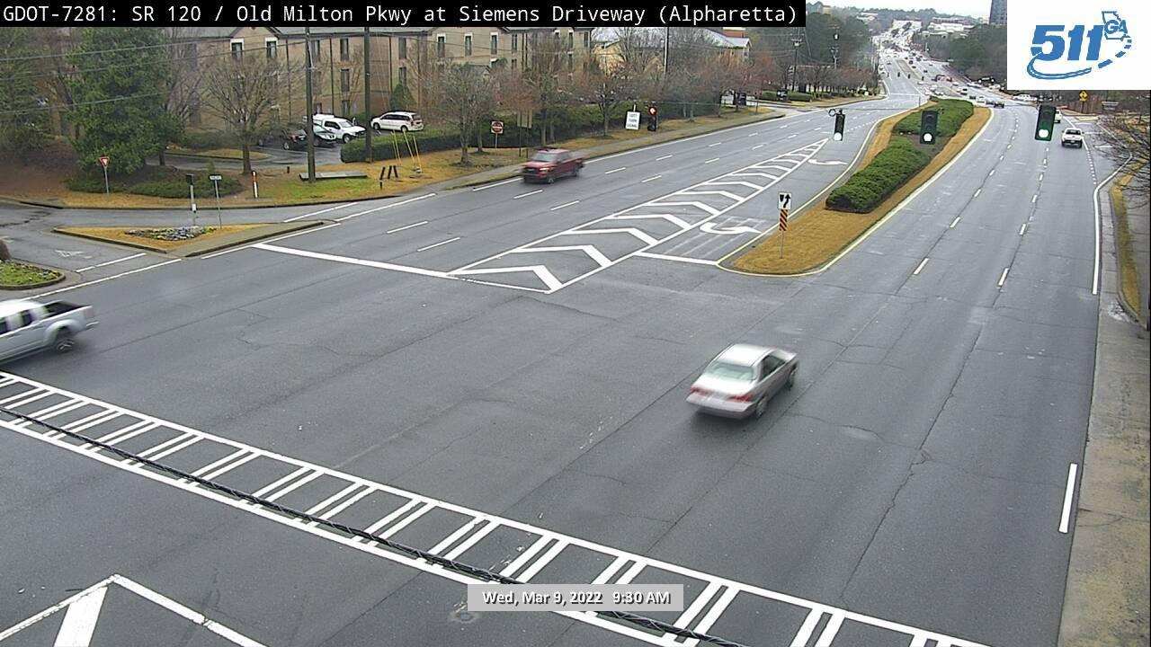 Traffic Cam Country Place: ALPH-CAM-