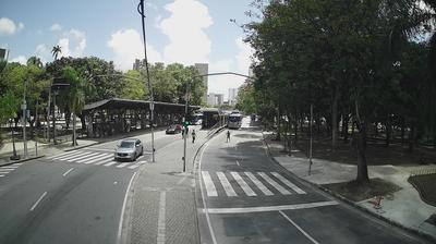 Recifes Bustling Derby Square