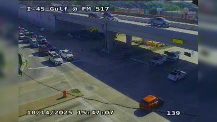 Traffic Cam Dickinson › South: I-45 Gulf @ FM 517