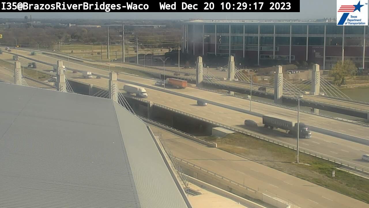 Traffic Cam Waco › South: I35@BrazosRiverBridges