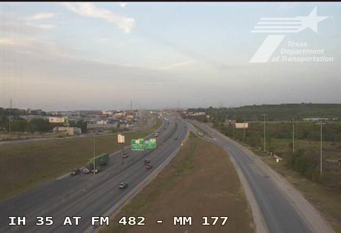Traffic Cam Schertz › South: IH 35 at FM 482 (MM 177)