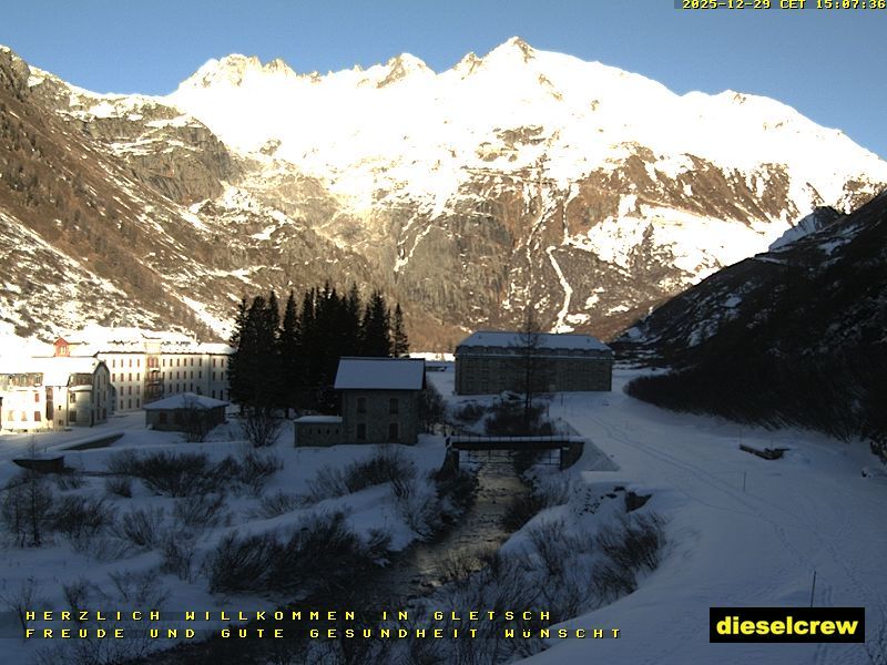 Obergoms: Gletsch mit dem Bahnhof der Dampfbahn Furka-Bergstrecke