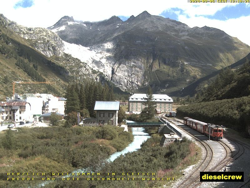 Obergoms: Gletsch mit dem Bahnhof der Dampfbahn Furka-Bergstrecke