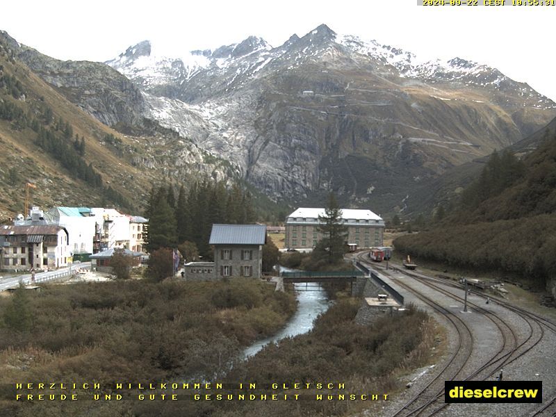 Obergoms: Gletsch mit dem Bahnhof der Dampfbahn Furka-Bergstrecke