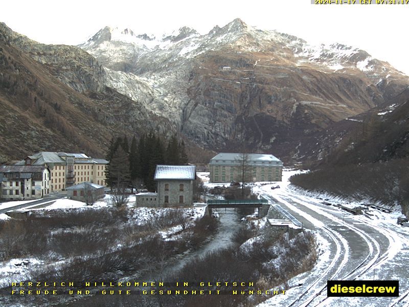 Obergoms: Gletsch mit dem Bahnhof der Dampfbahn Furka-Bergstrecke