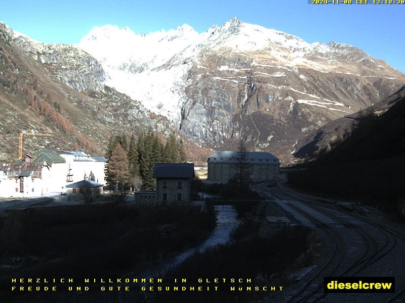 Obergoms: Gletsch mit dem Bahnhof der Dampfbahn Furka-Bergstrecke