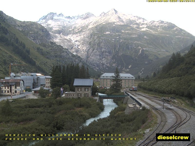 Obergoms: Gletsch mit dem Bahnhof der Dampfbahn Furka-Bergstrecke