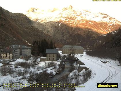 Obergoms: Gletsch mit dem Bahnhof der Dampfbahn Furka-Bergstrecke