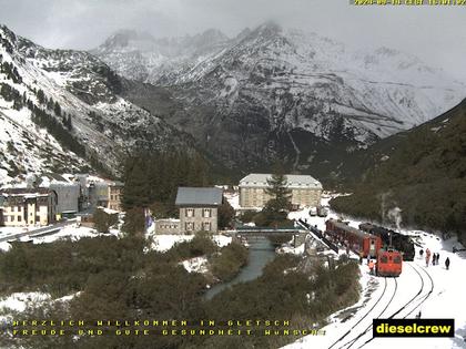 Obergoms: Gletsch mit dem Bahnhof der Dampfbahn Furka-Bergstrecke