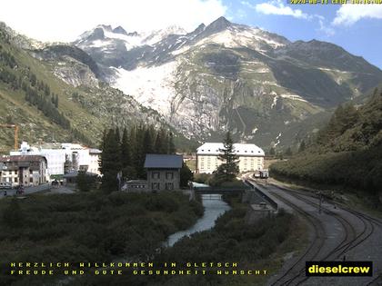 Obergoms: Gletsch mit dem Bahnhof der Dampfbahn Furka-Bergstrecke