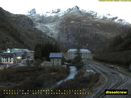 Obergoms: Gletsch mit dem Bahnhof der Dampfbahn Furka-Bergstrecke