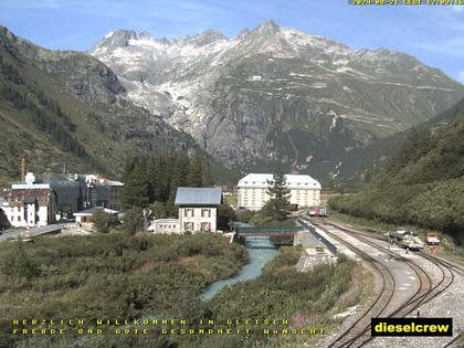 Obergoms: Gletsch mit dem Bahnhof der Dampfbahn Furka-Bergstrecke