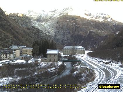 Obergoms: Gletsch mit dem Bahnhof der Dampfbahn Furka-Bergstrecke