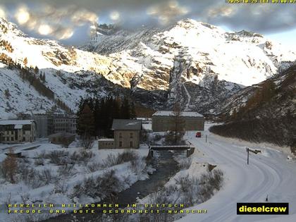 Obergoms: Gletsch mit dem Bahnhof der Dampfbahn Furka-Bergstrecke