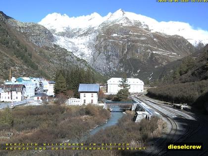 Obergoms: Gletsch mit dem Bahnhof der Dampfbahn Furka-Bergstrecke