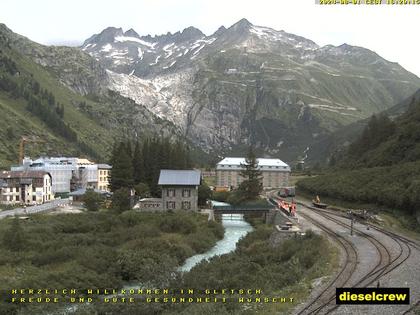 Obergoms: Gletsch mit dem Bahnhof der Dampfbahn Furka-Bergstrecke