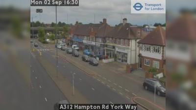 Londons Hampton Rd York Way: Traffic and Landscape
