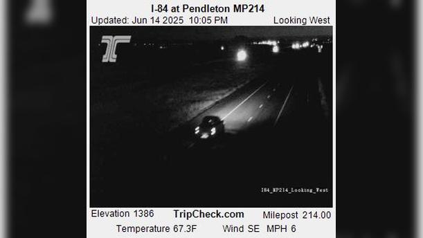 Traffic Cam Adams: I-84 at Pendleton MP214
