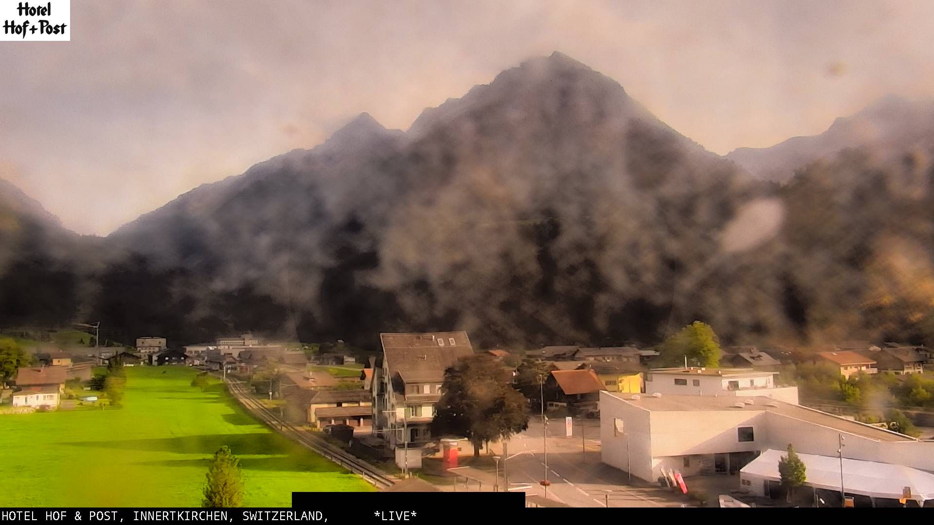 Traffic Cam Innertkirchen: Hotel Hof und Post - Tourist Center Grimseltor