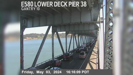 Traffic Cam Paradise Cay › East: TVR32 -- I-580 : Lower Deck Pier