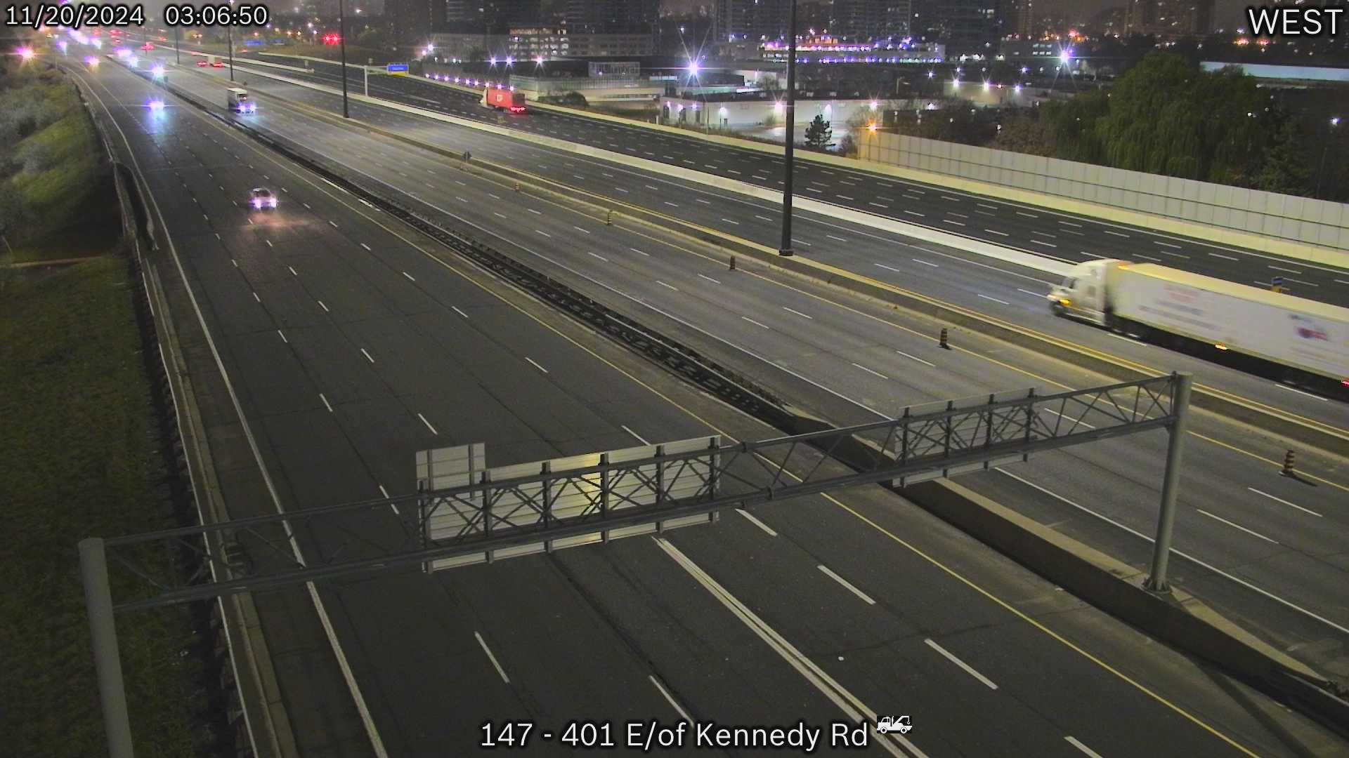 Traffic Cam Scarborough: Highway 401 near Midland Avenue