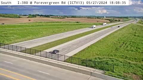 Traffic Cam Tiffin: IC - I-380 @ Forevergreen Rd (13)