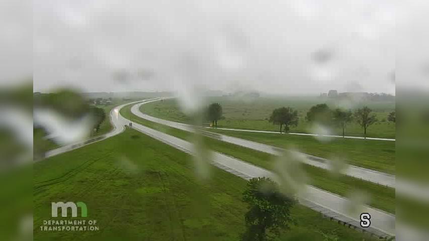 Traffic Cam Ellendale: MN 30: I-35 NB @ T.H.30 EB (MP 26.4)