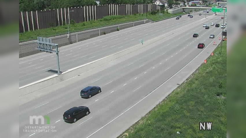 Traffic Cam Phillips West: I-35W: I-35W NB @ 26th St