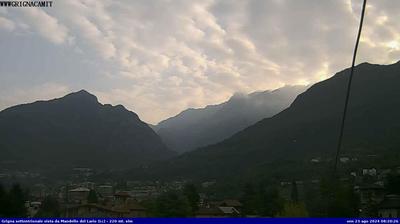 immagine della webcam nei dintorni di Monte Cornizzolo: webcam Mandello del Lario