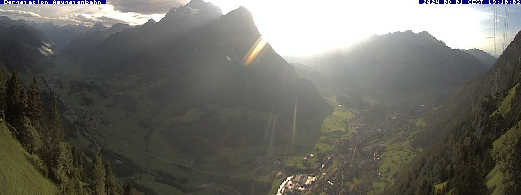 Ennenda: Blick von Bergstation Aeugstenbahn ins Glarnerland