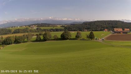 Montpreveyres › Ost: › East: Vue sur les montagnes depuis