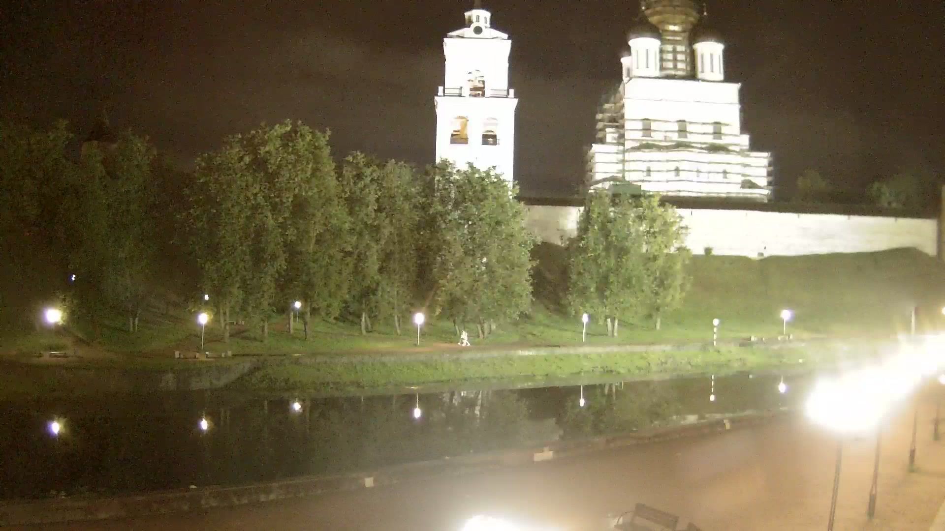 Traffic Cam Pskov › North-West: The bell tower of Holy Trinity Cathedral - Pskov Kremlin - Pskov Krom
