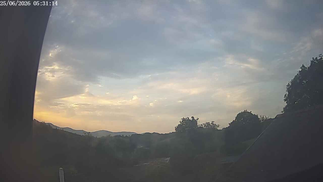 Traffic Cam St Asaph › East: Clwydian Range Area of Outstanding Natural beauty