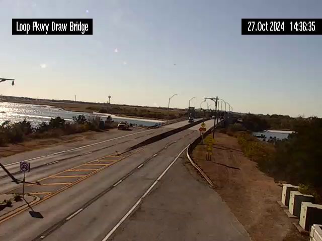 Traffic Cam Long Beach › South: Loop Pkwy Drawbridge