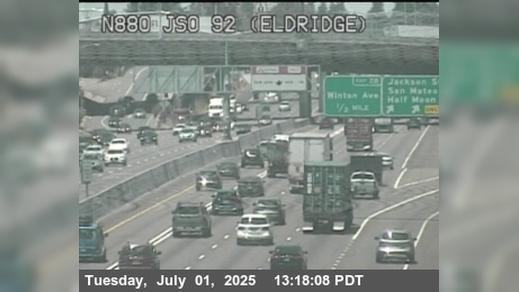 Traffic Cam Hayward › South: TV707 -- I-880 : Eldrige Avenue Pedestrian Overcross